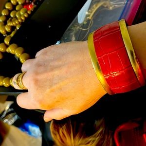 Vintage gold trim red leather round hinged bracelet